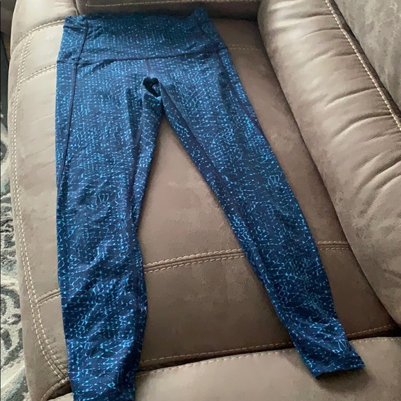 Lululemon High rise 7/8 pure practice right - Picture 1 of 5